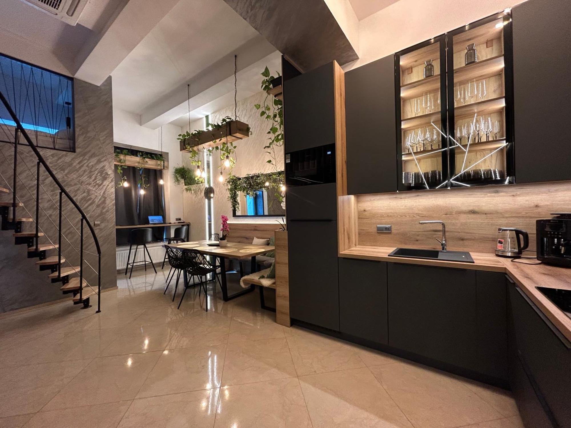 Leo Apartment Suite & Private Spa Zone - Old City Pozsony Kültér fotó