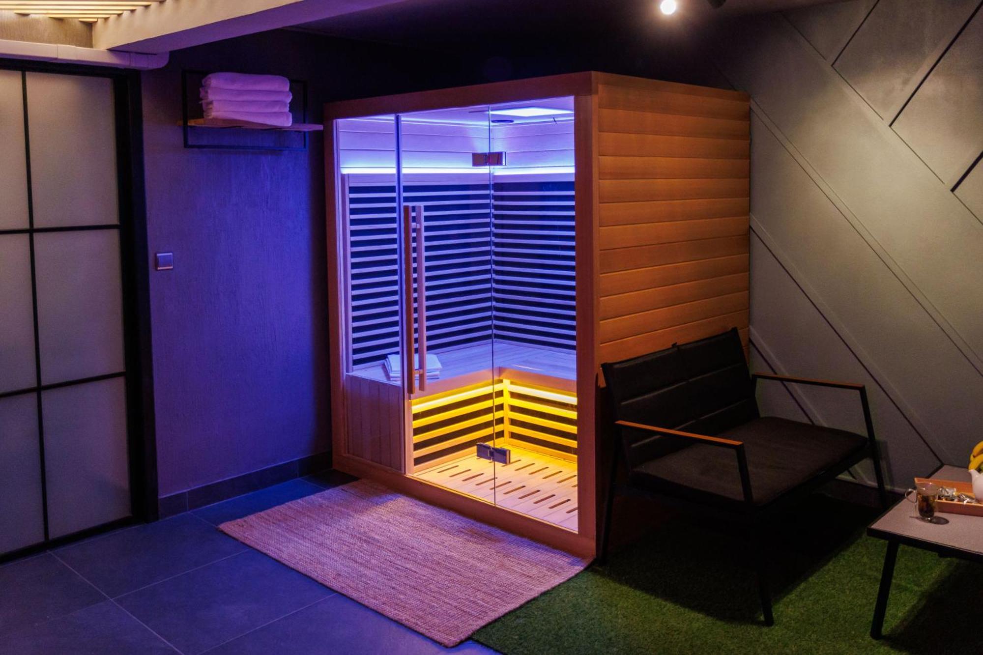 Leo Apartment Suite & Private Spa Zone - Old City Pozsony Kültér fotó
